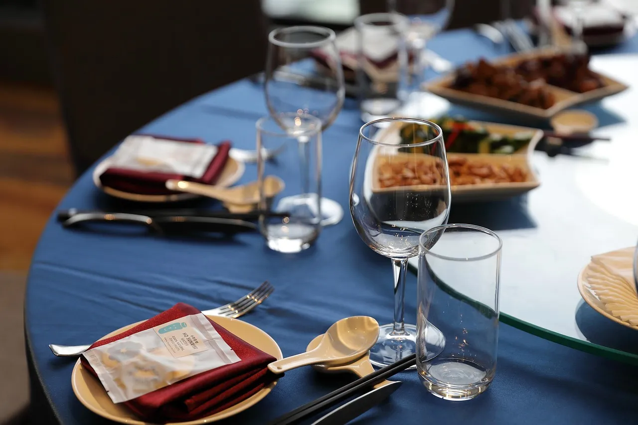 À Périgueux, plus de 400 manifestants s'opposent à l'organisation d'un banquet du Canon français prévu en octobre