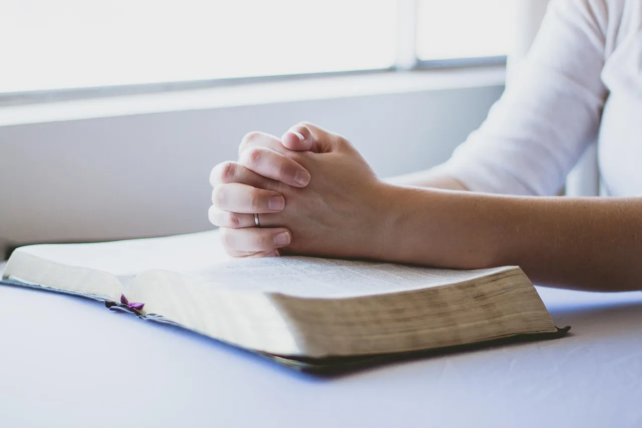 Affaire Christian Nègre : cinq victimes de soumission chimique portent plainte contre l’État devant le tribunal administratif de Paris