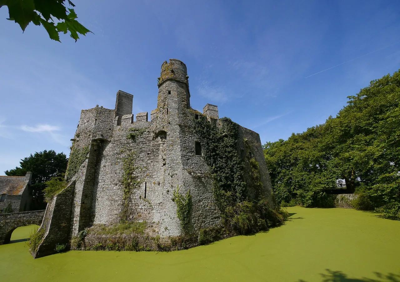 Au château de Pirou, une tapisserie de 58 mètres retrace l’épopée normande pour le millénaire de Guillaume le Conquérant