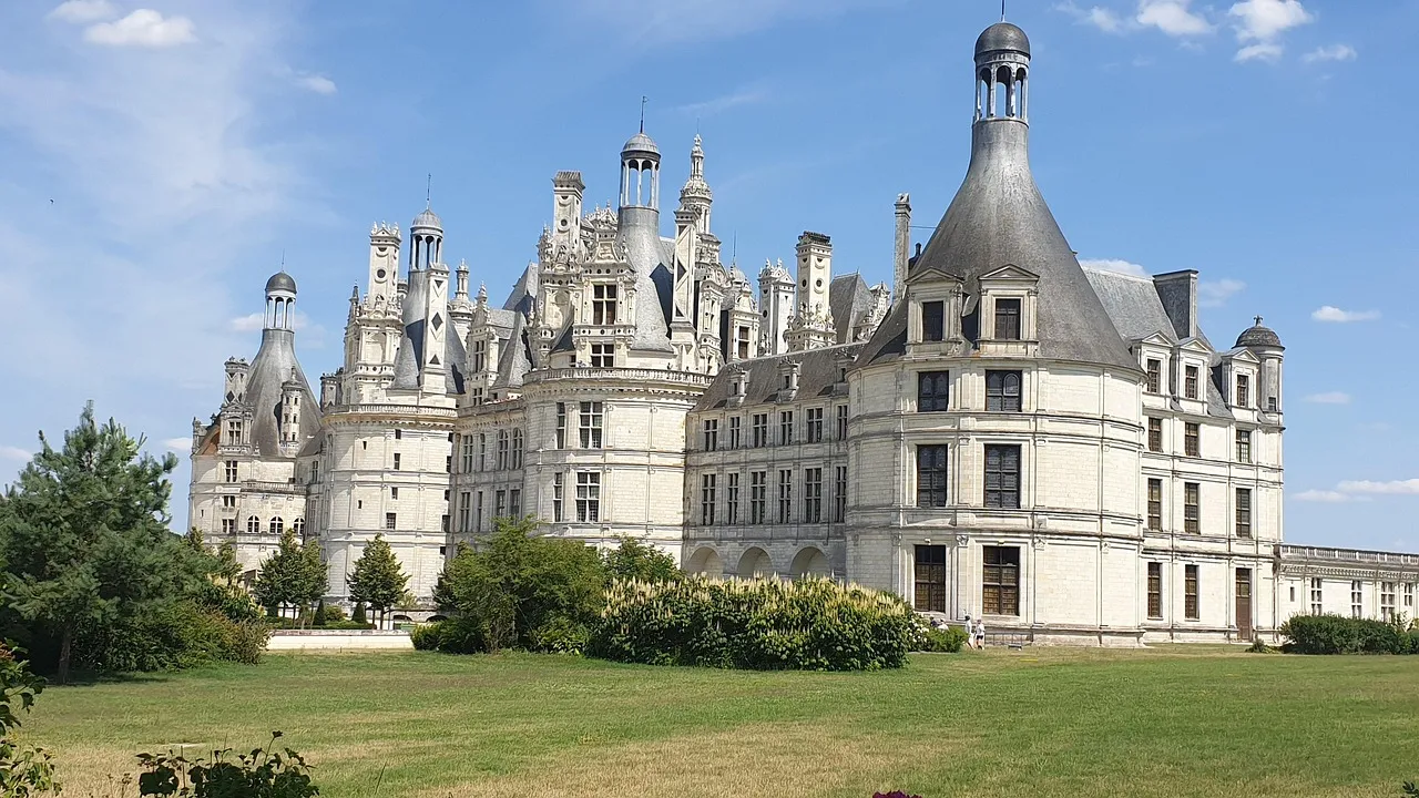 Baignade dans la Loire à Tours : une pratique interdite mais persistante malgré les risques