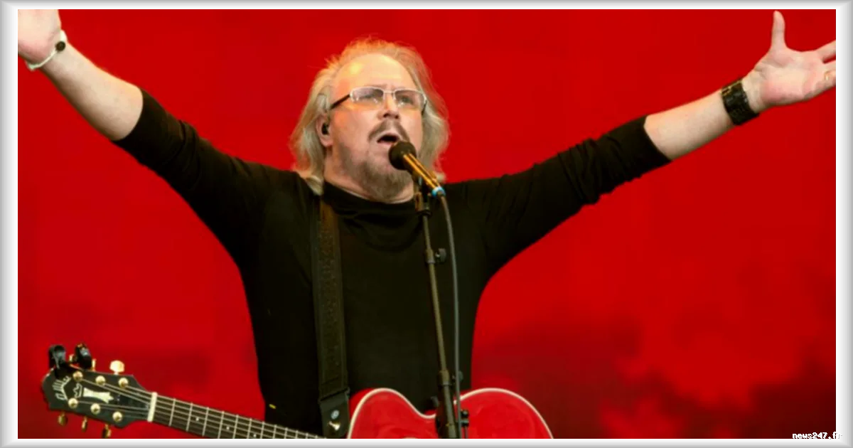 Barry Gibb, dernier survivant des Bee Gees, dément une rumeur de décès sur les réseaux sociaux