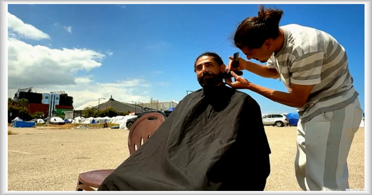 Beyrouth : un barbier bénévole redonne dignité aux déplacés par la guerre