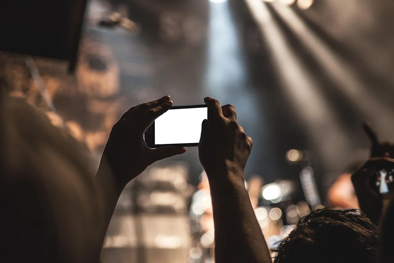 Billie Eilish et James Cameron unissent leurs talents dans un film concert en 3D