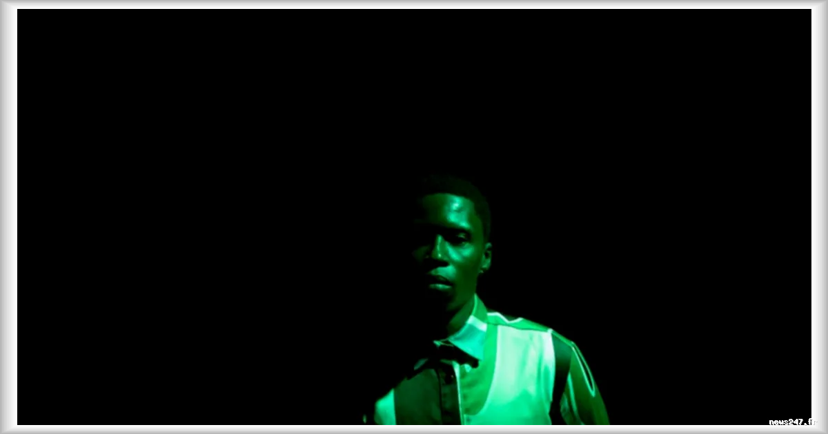 Bongeziwe Mabandla dévoile son cinquième album « Ndingubani » : une introspection poétique et musicale entre Johannesburg et Paris