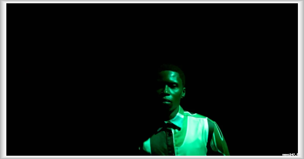 Bongeziwe Mabandla dévoile son cinquième album « Ndingubani » : une introspection poétique et musicale entre Johannesburg et Paris
