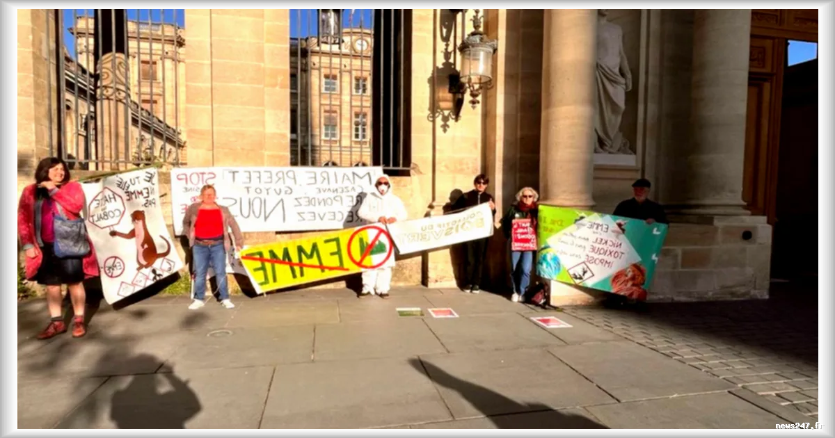 Bordeaux : des opposants au projet de méga-usine EMME interpellent Thomas Cazenave devant l’hôtel de ville