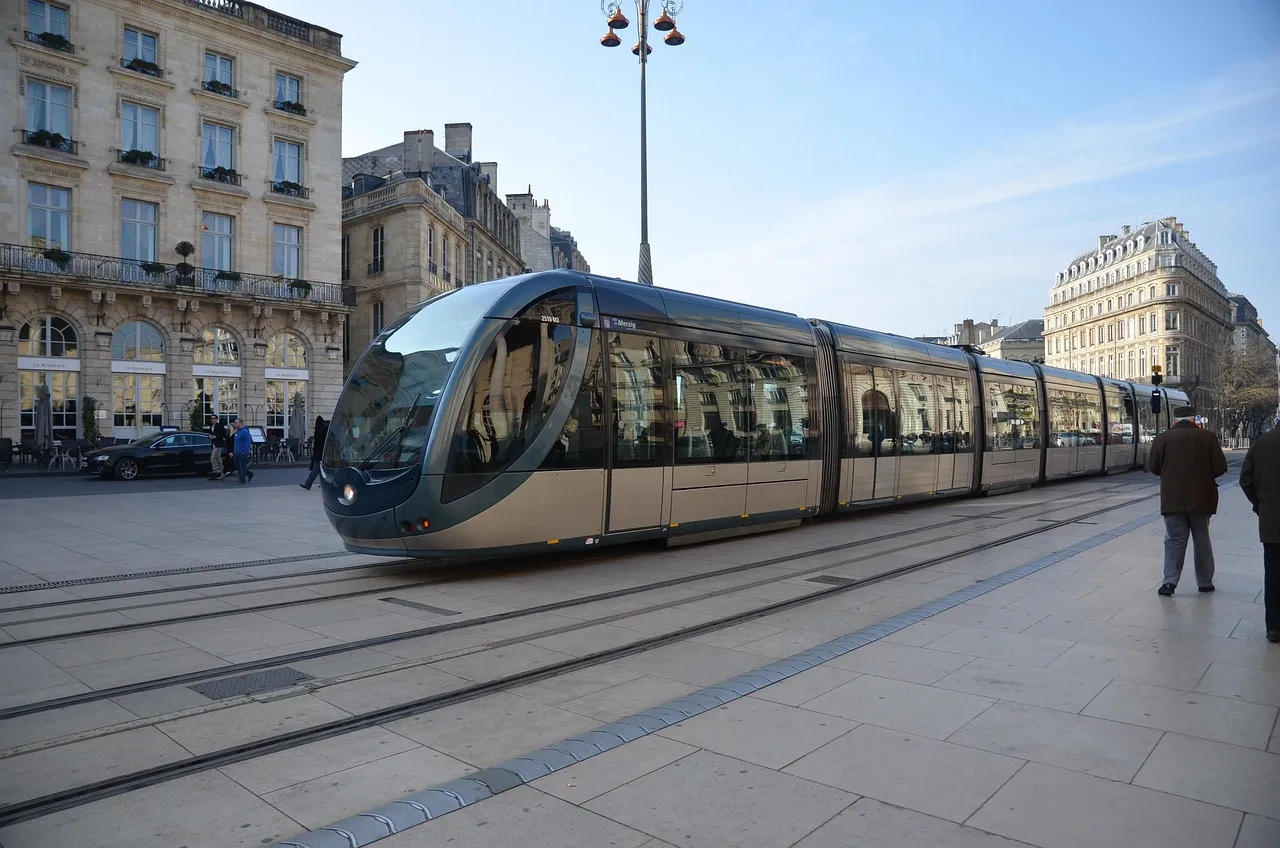 Bordeaux en ébullition : le débat sur la mobilité s'intensifie à l'approche des municipales