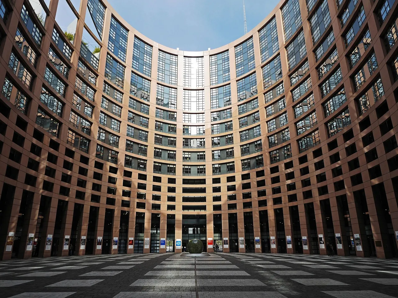 Budget de l'UE 2028-2034 : le Parlement européen adopte une position ambitieuse avec une hausse de 10 %