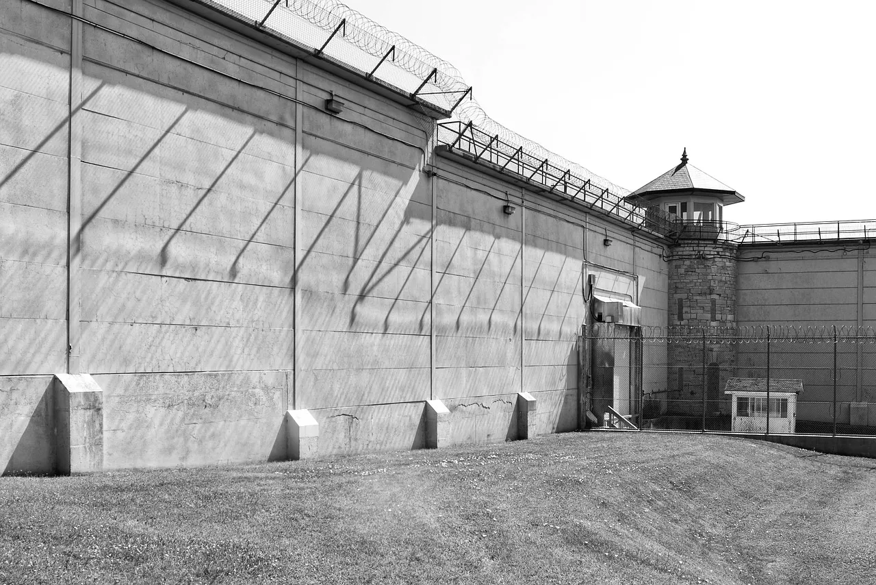 Canicule en prison : la contrôleuse générale des lieux de privation de liberté alerte sur une « urgence sanitaire »