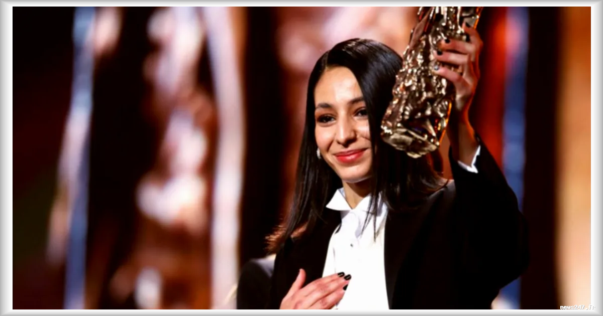 César 2026 : Benjamin Lavernhe brille dans la peau de The Mask lors de la cérémonie à l'Olympia