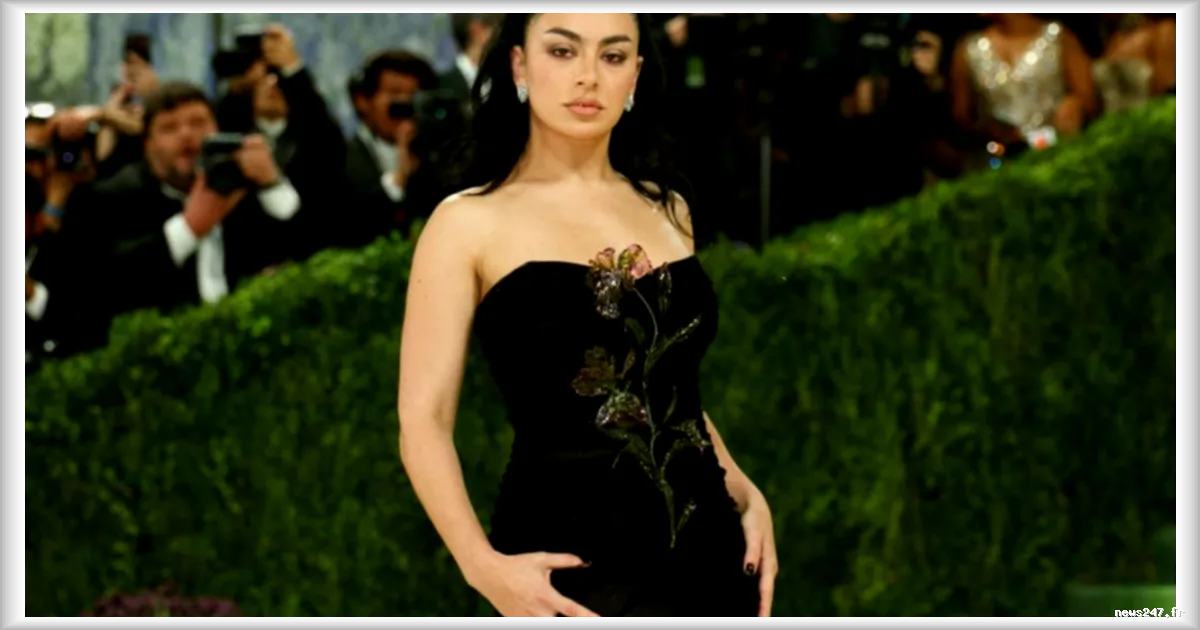 Charli XCX : « Music, Fashion, Film », le virage rock de la chanteuse britannique après le « Brat summer »