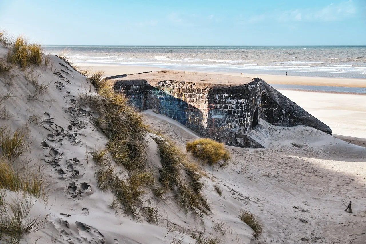 Découverte de 39 obus sur une plage de Gironde après l'effondrement d'un blockhaus
