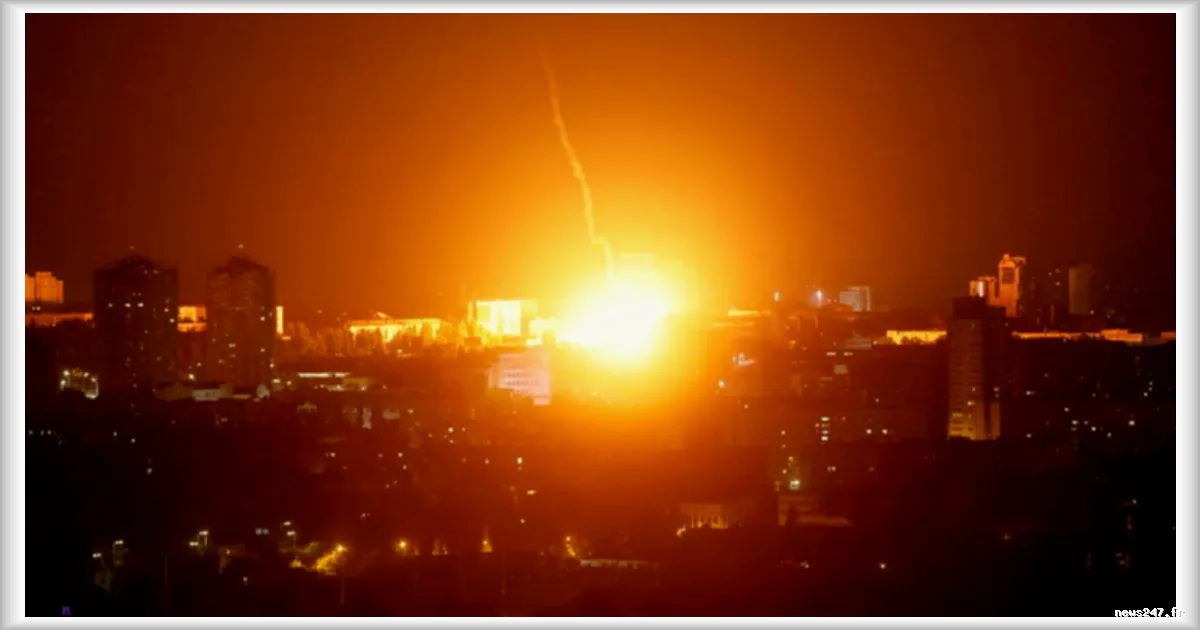 Des explosions retentissent à Kiev après une alerte aux missiles balistiques