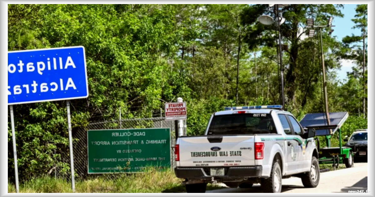 Des migrants enfermés dans des cages de la taille d'une cabine téléphonique en Floride