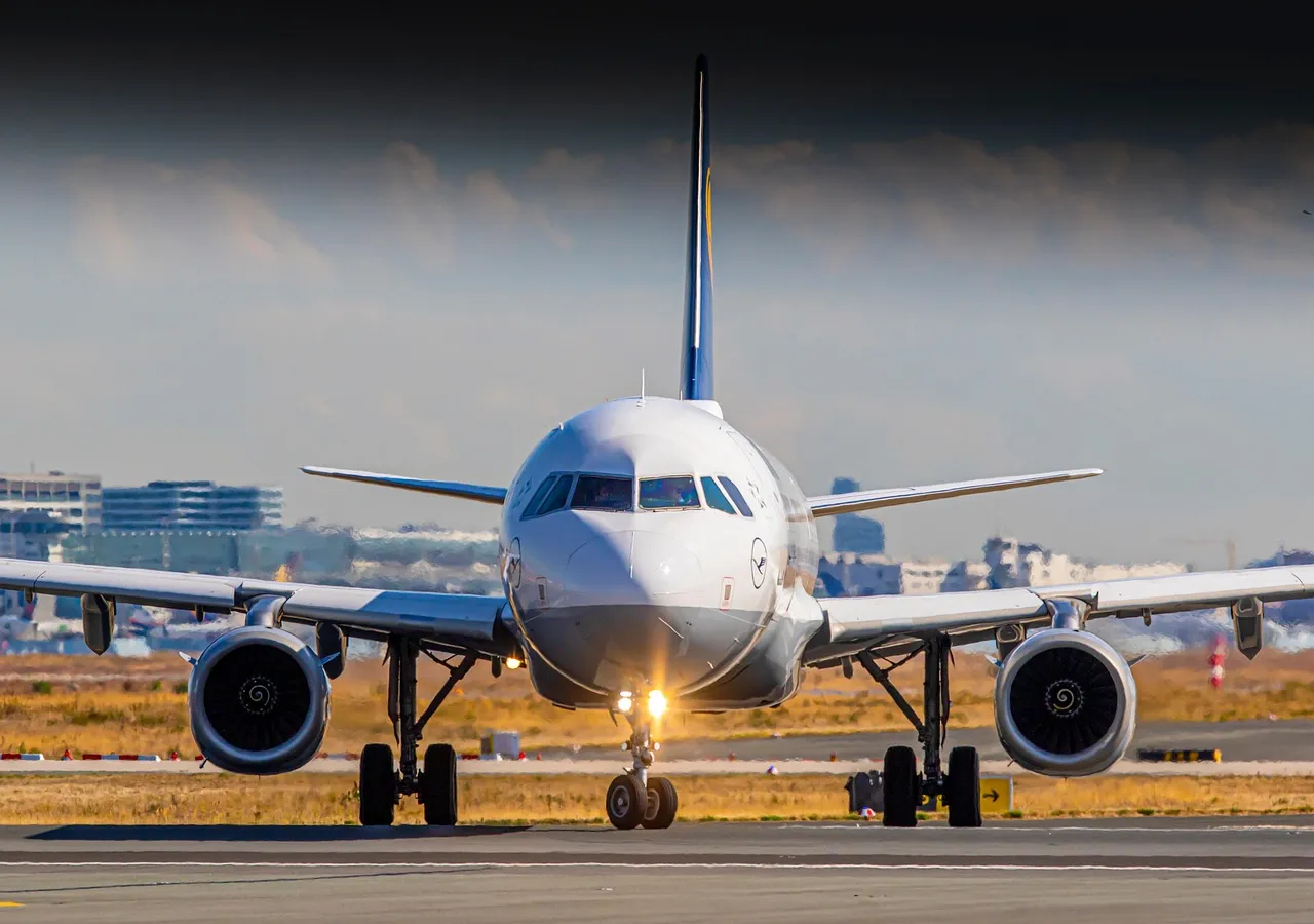 EasyJet, la deuxième compagnie aérienne européenne, accepte une offre de rachat du fonds américain Castlelake à 6 milliards d’euros