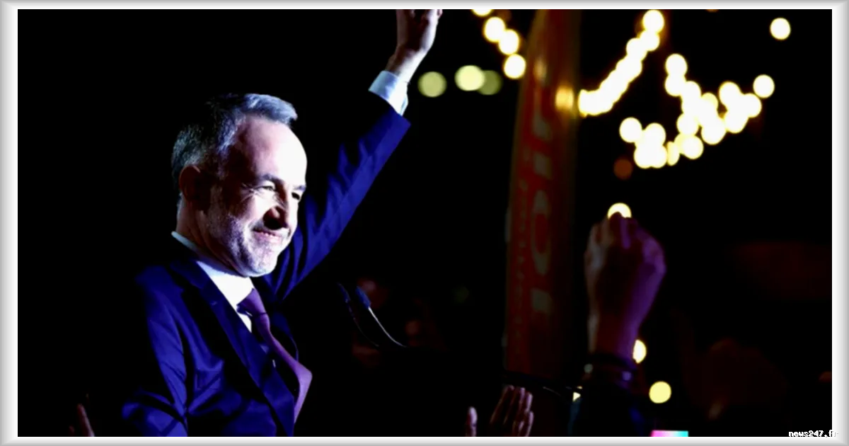 Emmanuel Grégoire annonce une réduction de moitié de ses frais de représentation et la suppression de ceux des maires d’arrondissement à Paris