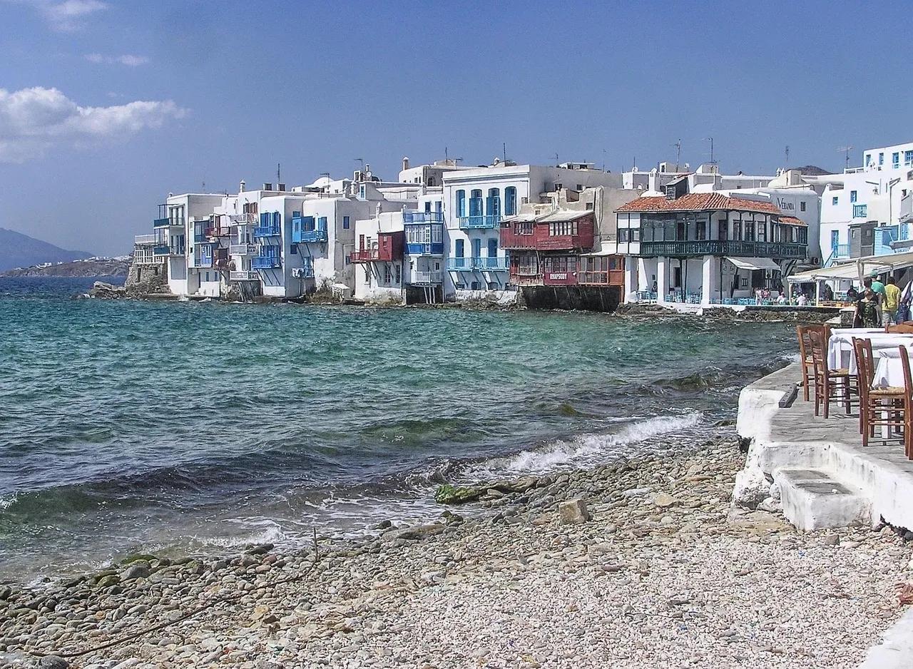 Explosion des projets hôteliers dans les Cyclades : un risque pour le tourisme ?