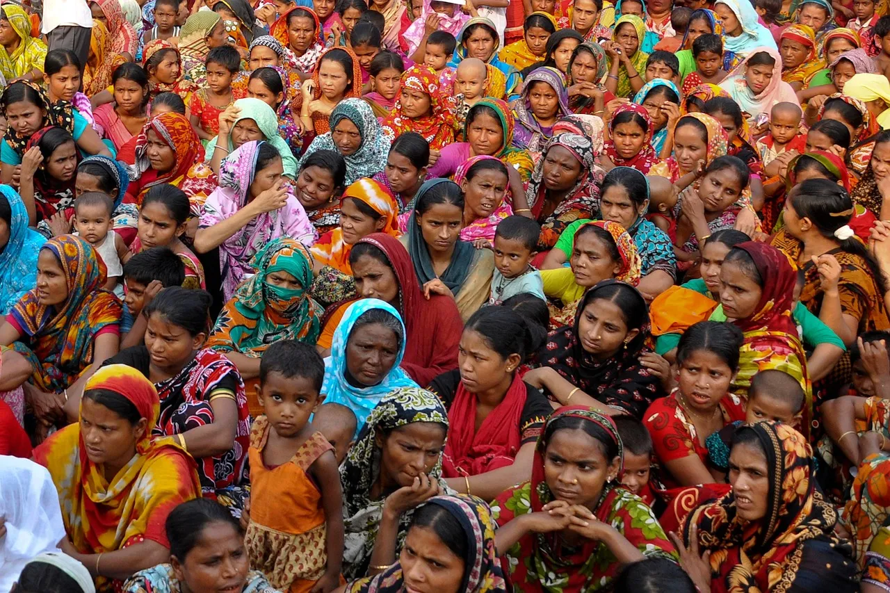 Fast-fashion : treize ans après Rana Plaza, les conditions des ouvriers restent toujours aussi critiques