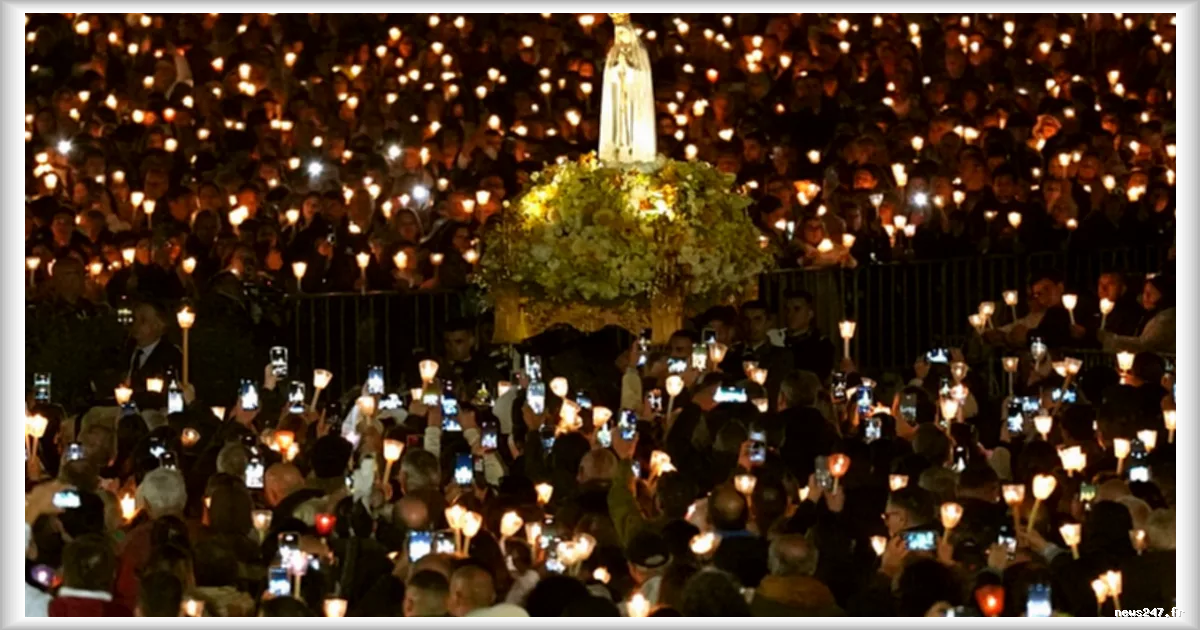 Fatima : près de 250 000 fidèles se rassemblent pour la procession aux flambeaux
