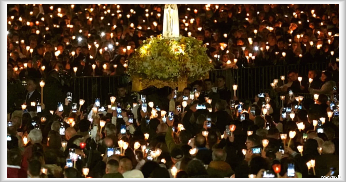 Fatima : près de 250 000 fidèles se rassemblent pour la procession aux flambeaux