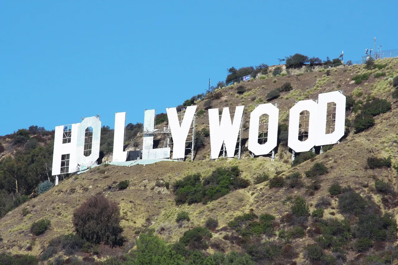 Hollywood selon Quentin Tarantino : une « usine à saucisses insipides », entre critiques acerbes et œuvres saluées