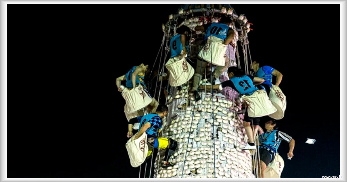 Hong Kong : l’épreuve spectaculaire de l’escalade de brioches au festival de Cheung Chau