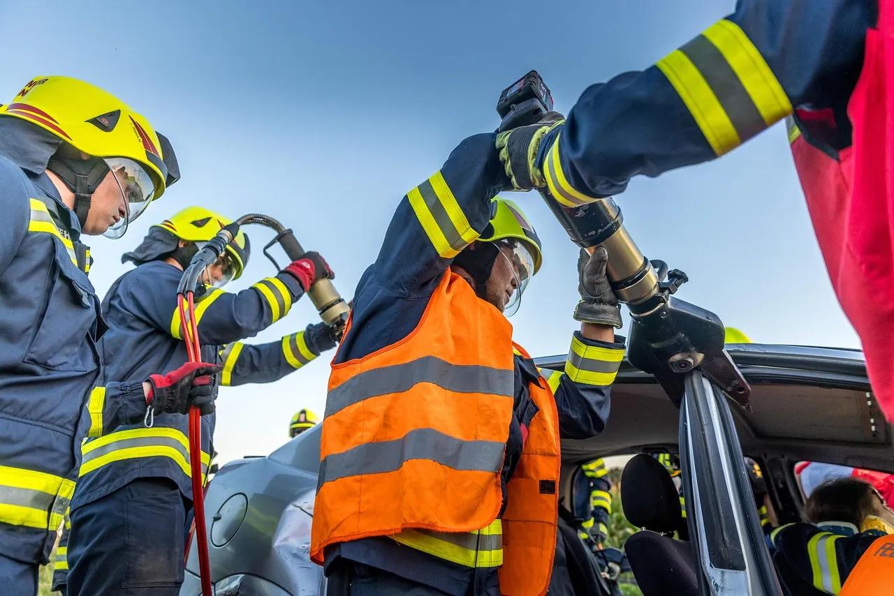 Huit morts et 36 blessés dans l’incendie d’un centre commercial près de Téhéran : le constructeur visé par une enquête pénale