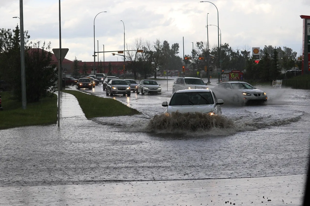 Inondations et tempêtes en France : des régions toujours sous l'eau