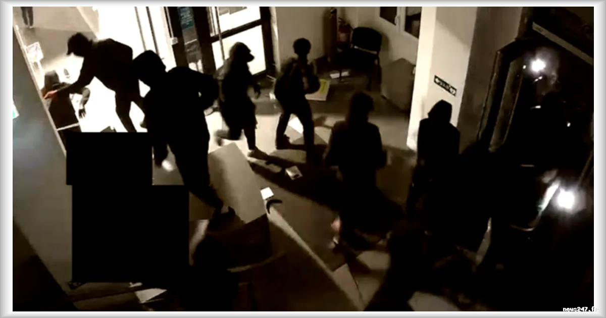 Intrusion à la mairie de Fresnes : des individus cagoulés saccagent les locaux, des images de vidéosurveillance révèlent l'ampleur des dégâts