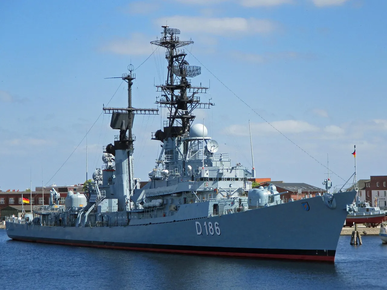Iran menace de cibler les navires américains dans le détroit d’Ormuz en cas de changement de route