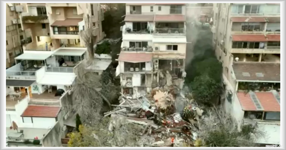 Israël: Un immeuble détruit à Haïfa par un missile iranien, plusieurs blessés dont un bébé