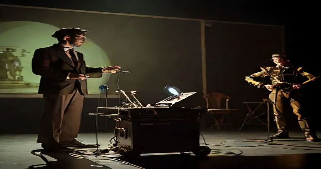 Le collectif BPM presente «la Soiree diapo & le Roman-photo», une nouvelle piece loufoque