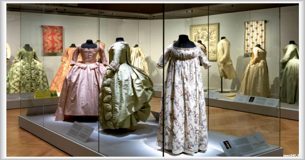 Le Palais Galliera expose la mode du XVIIIe siecle a Paris