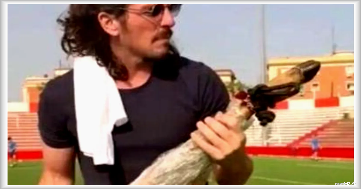 Le président d'un club de foot espagnol pourchasse ses joueurs musulmans avec du jambon, provoquant l'indignation