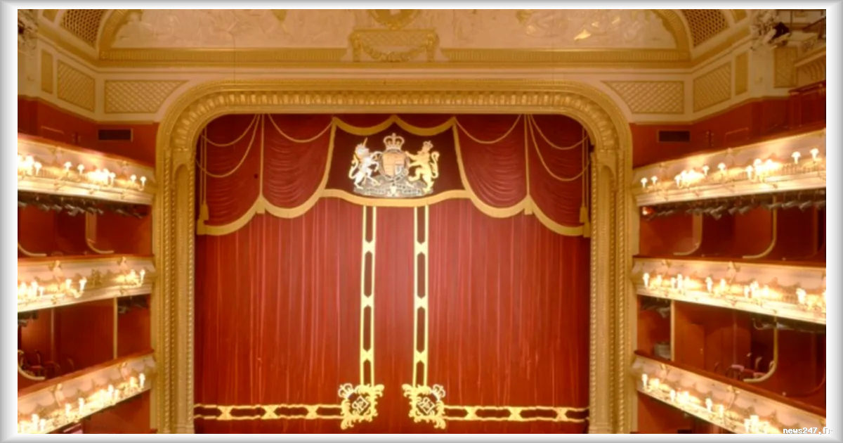 Le Royal Opera House honore Charles III avec un nouveau rideau de scène