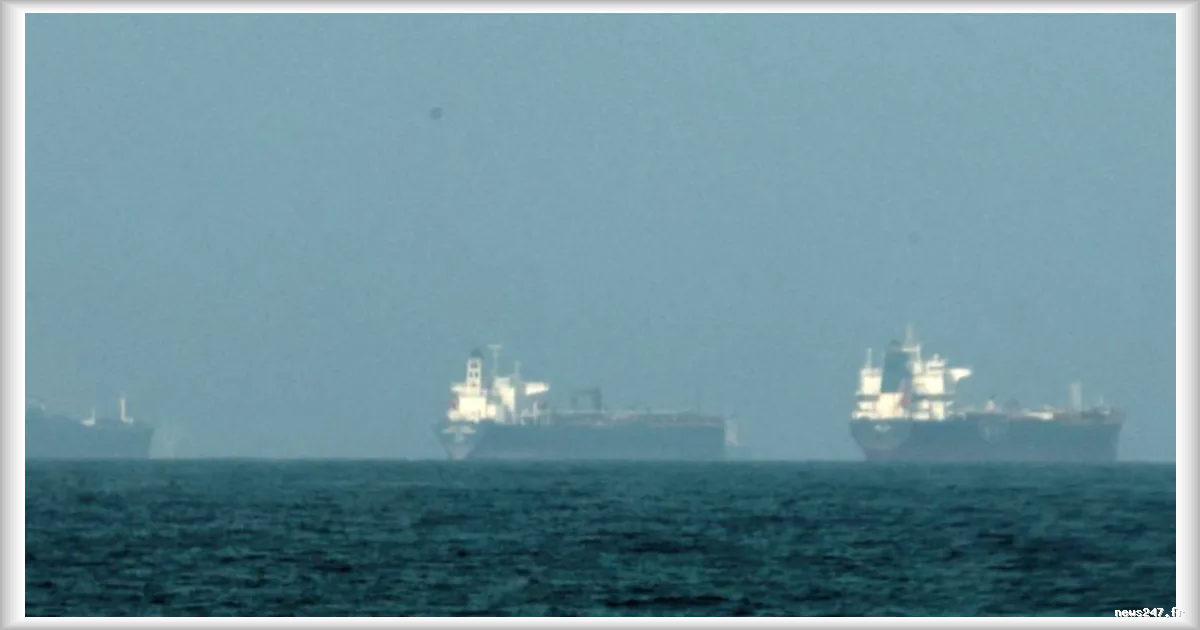 Le Vietnam envisage de suspendre les droits de douane sur les carburants en raison de la flambée du pétrole