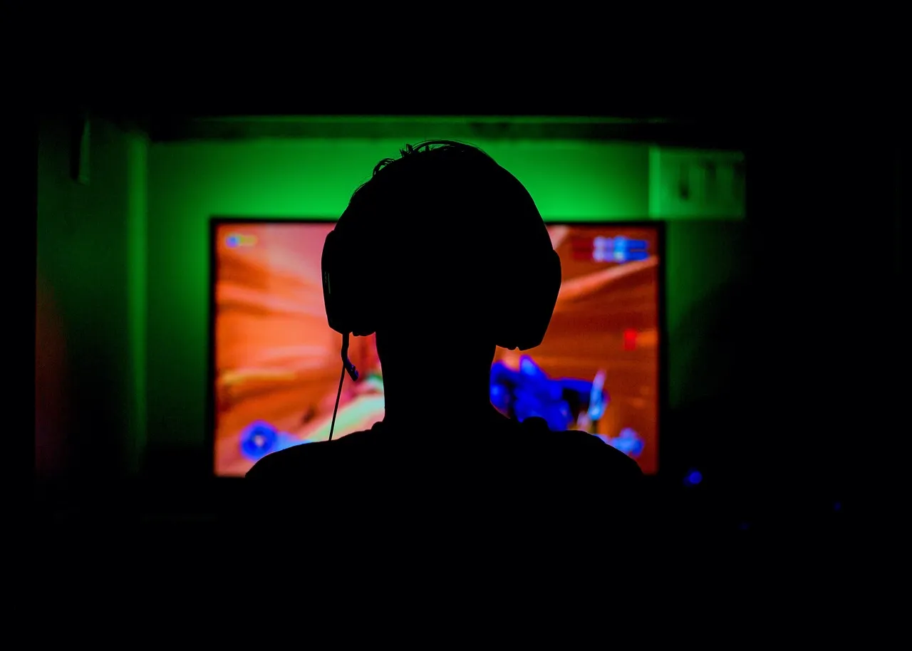 Les egirls, de la marginalisation à la reconnaissance dans la culture gamifiée