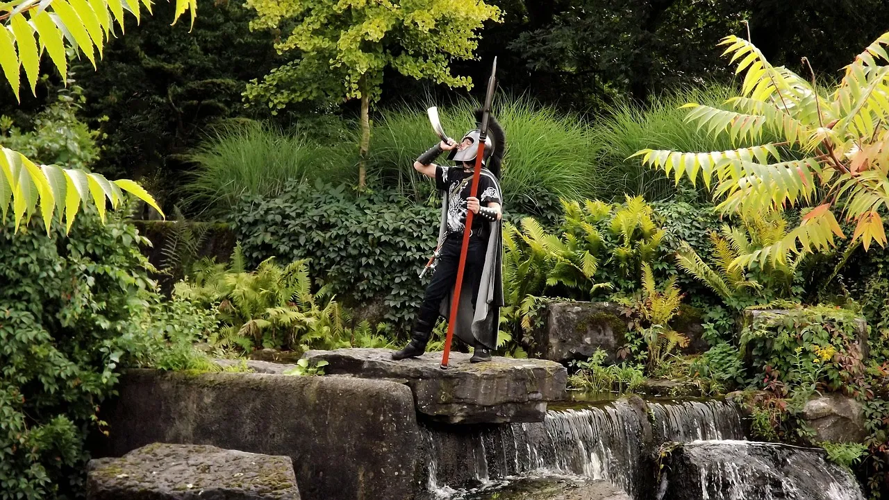 L'humoriste Roman Frayssinet explore la quête de sagesse dans «Ô delà» sur Canal+