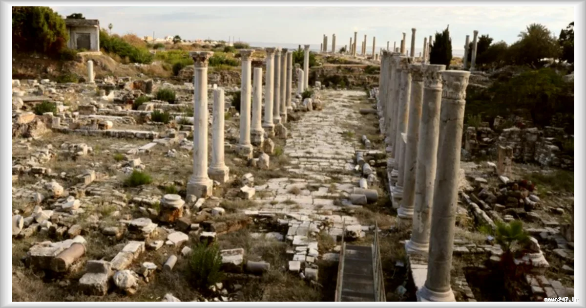 Liban : le ministre de la Culture demande à l’UNESCO une protection renforcée du patrimoine de Tyr, endommagé par les frappes israéliennes