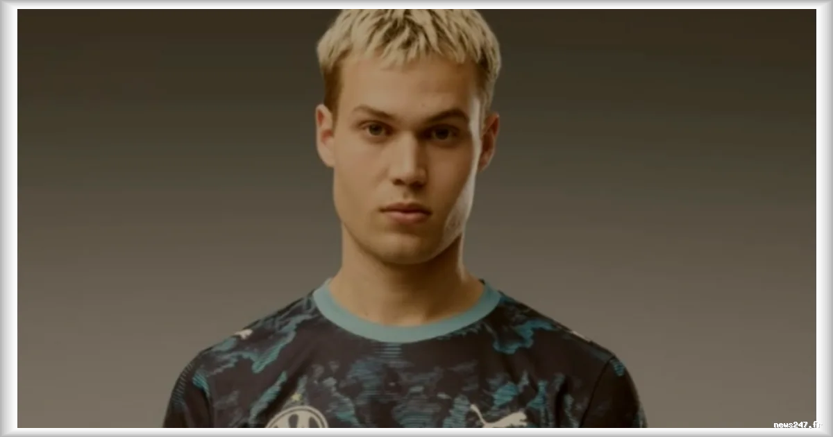 L'Olympique de Marseille presente son nouveau maillot exterieur, mais un detail sur le mannequin pose problemes