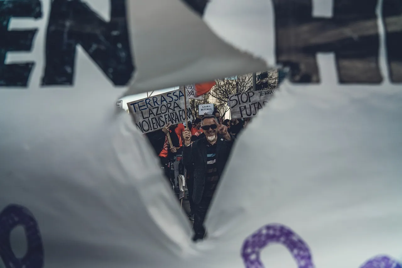 Manifestation en hommage à Quentin Deranque : un collaborateur parlementaire du RN impliqué