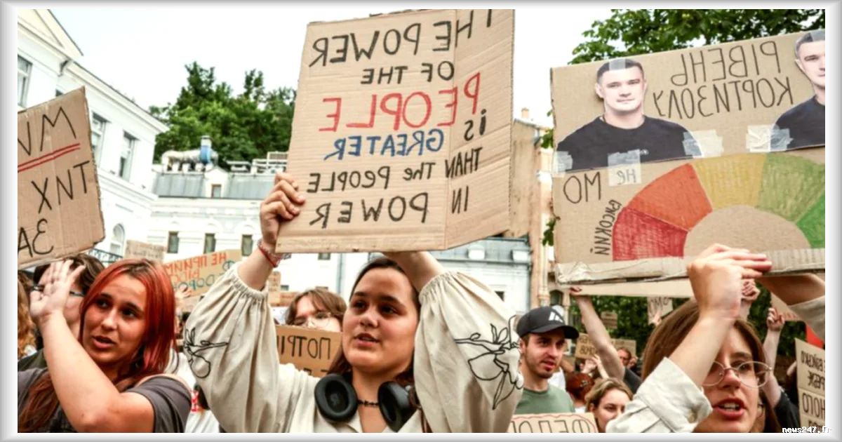 Manifestations en Ukraine : le mouvement « Maïdan de carton » se poursuit malgré l’obtention d’une première revendication