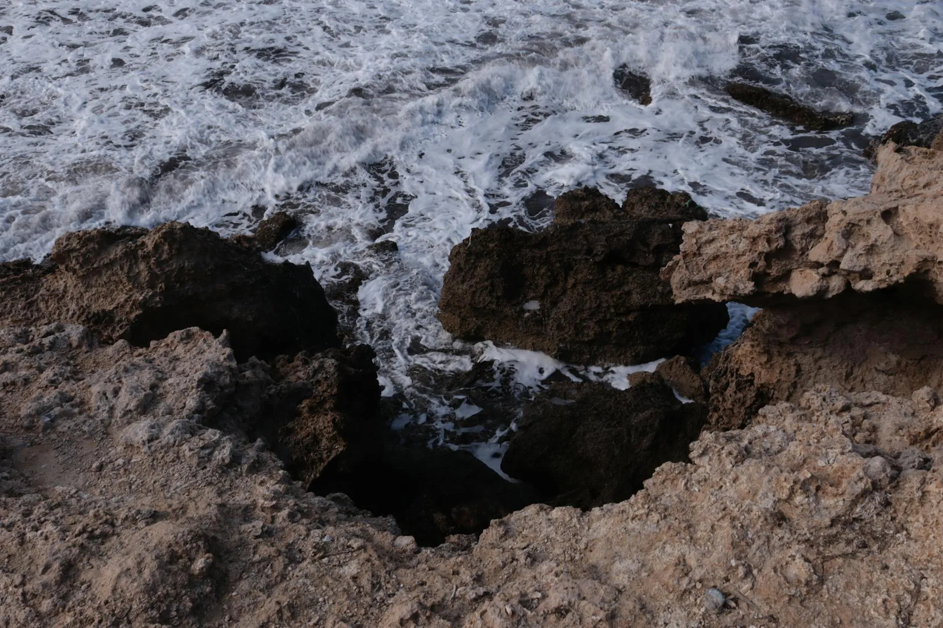 Montée des eaux aux Tuamotu : l’archipel polynésien confronté aux conséquences de la colonisation