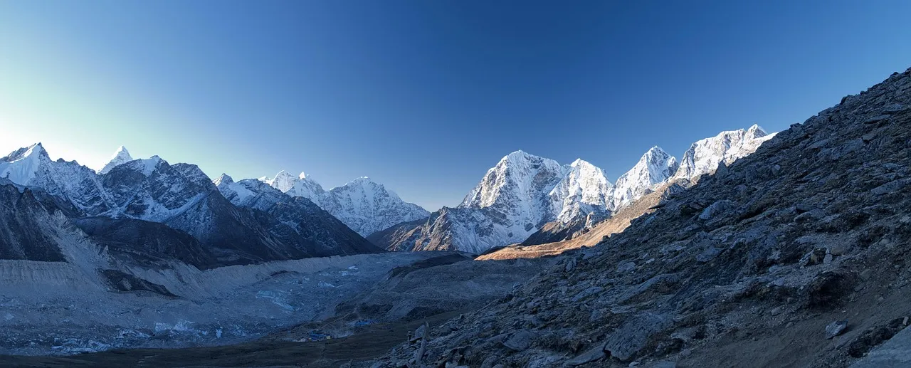 Népal : des crues meurtrières liées à l’effondrement de glaciers himalayens font au moins 389 morts