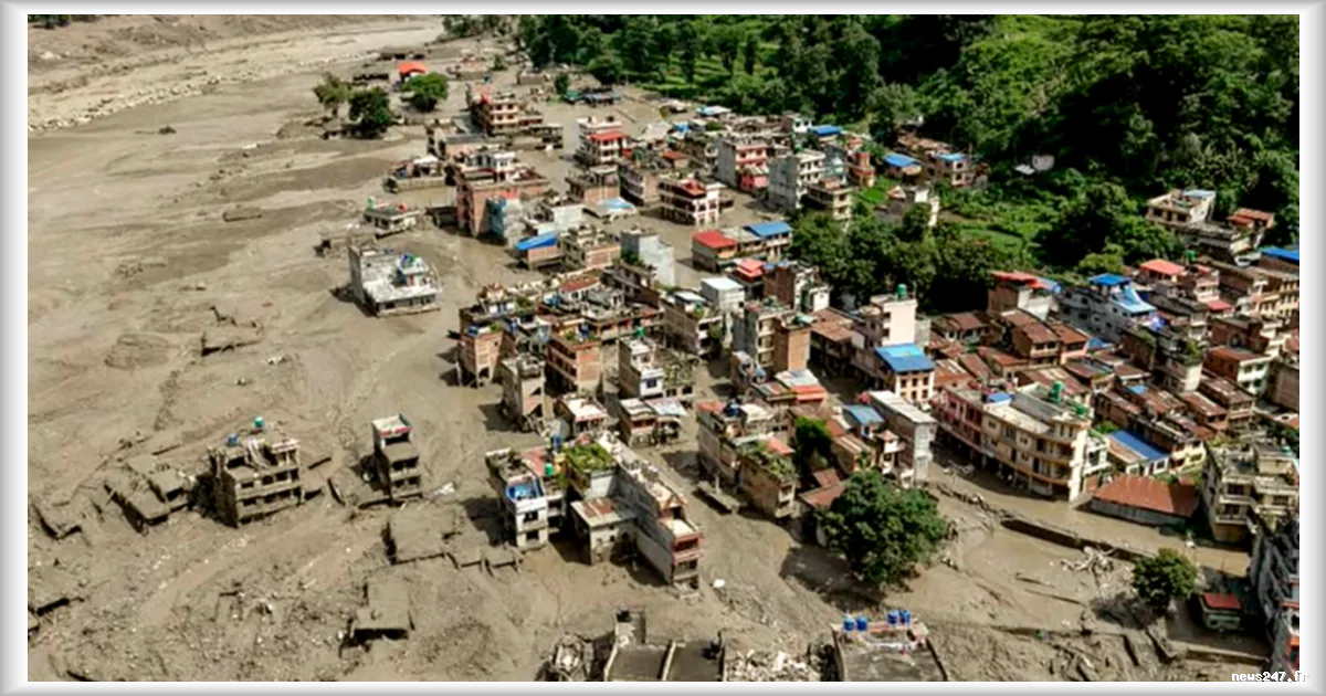 Népal : une coulée de boue meurtrière au poste frontière de Gyirong fait au moins 19 morts et 384 disparus