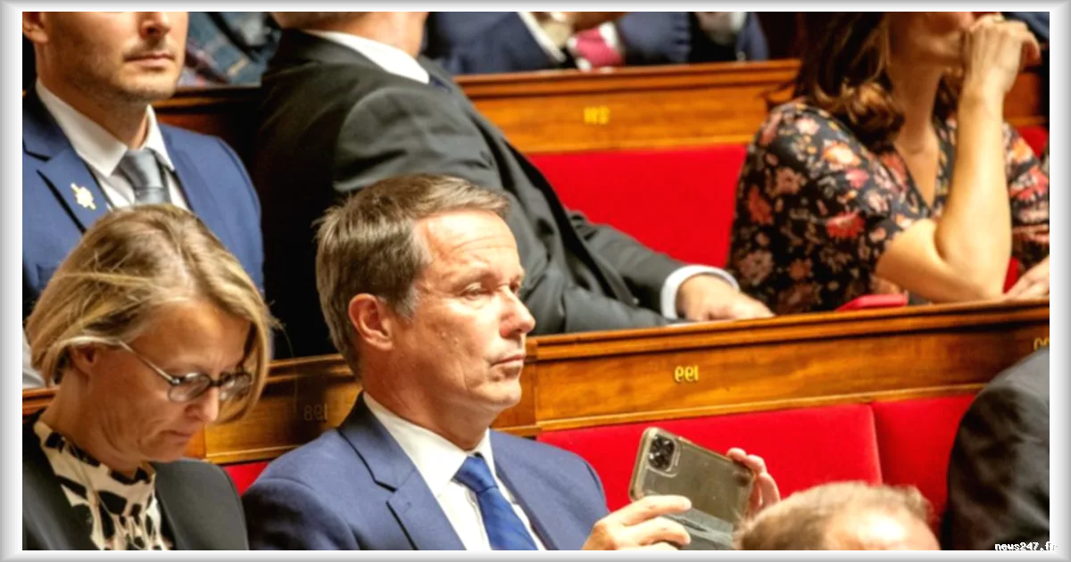 Nicolas Dupont-Aignan appelle toujours à la sortie de l'UE dans son nouveau livre '2027, la liberté ou la mort'