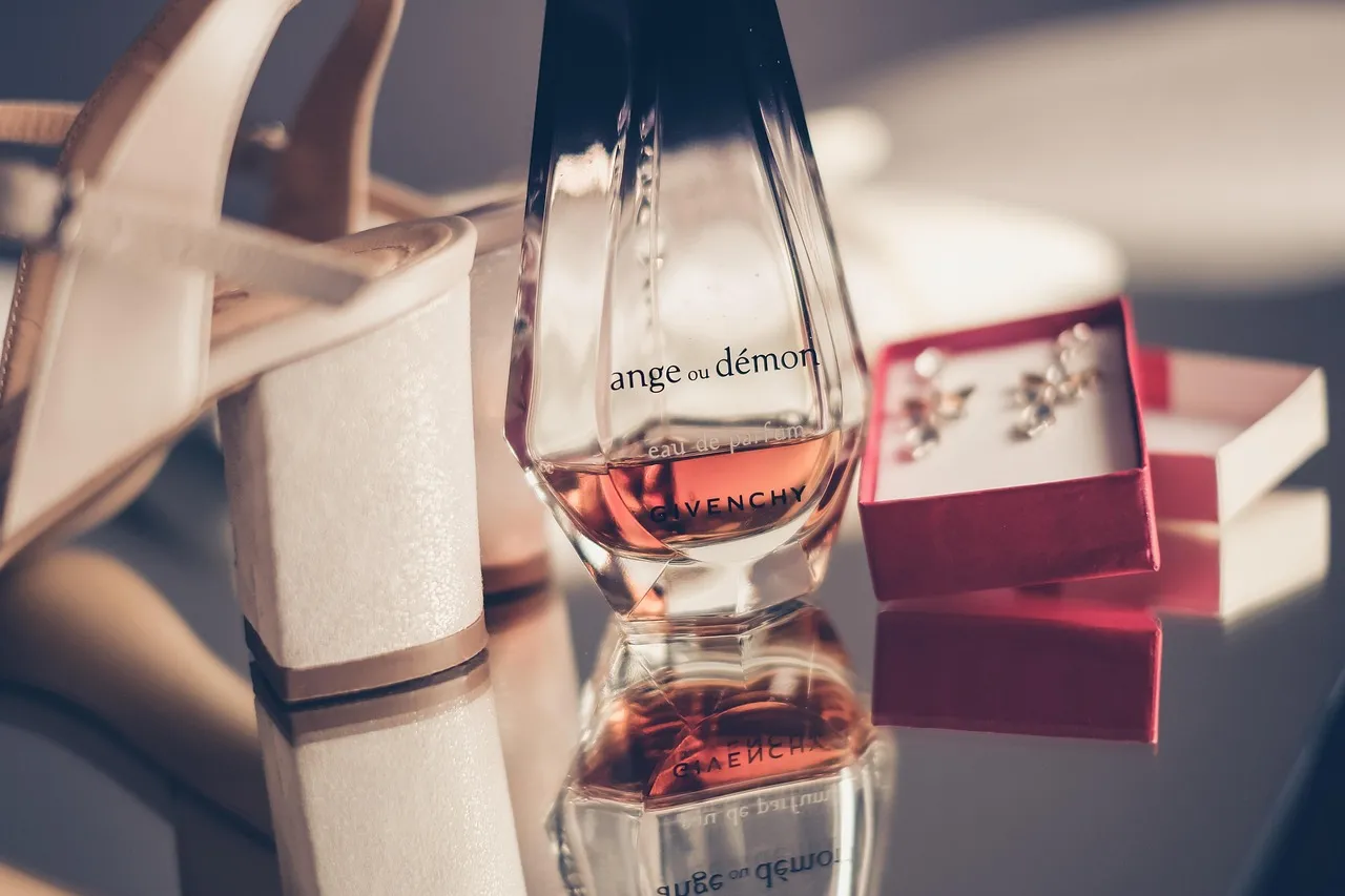 Parfums : pourquoi votre flacon préféré coûte désormais une fortune ?