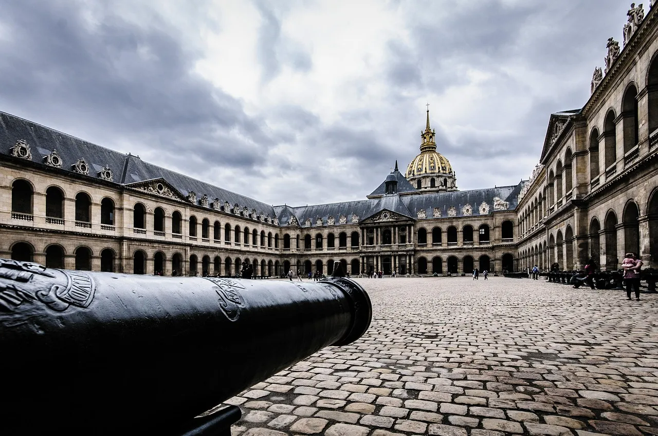 Paris en difficulté financière : un hôtel particulier de 600 m² du XVIIe arrondissement mis aux enchères sur Leboncoin