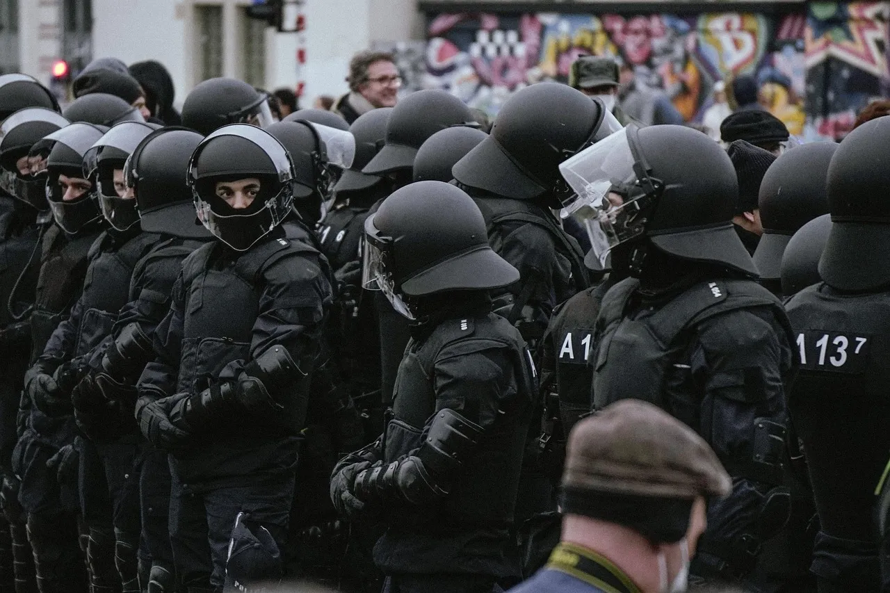 Pétition contre la présomption d'usage légitime des armes par la police : 140 000 signatures avant l’examen parlementaire