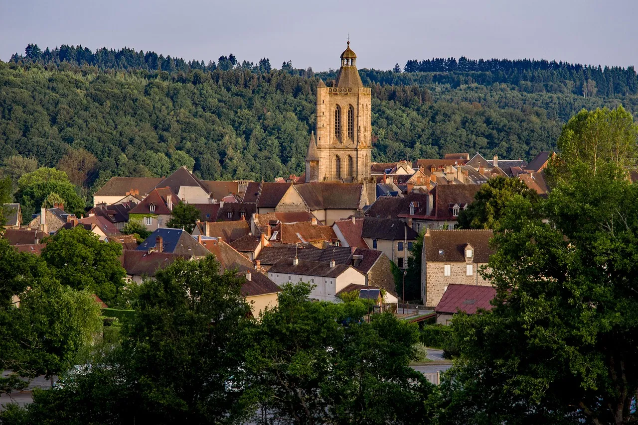 Porcherie géante en Creuse : un projet agricole divise et interroge sur son impact écologique